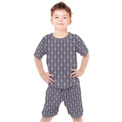 Seamless Pattern Background Fleu Kids  Tee And Shorts Set by HermanTelo