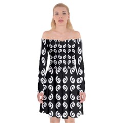 Abstrait Spirale Blanc/noir Off Shoulder Skater Dress by kcreatif