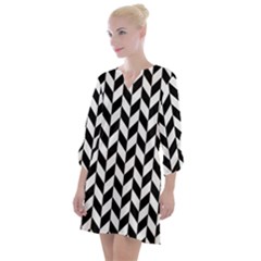 Black And White Pattern Open Neck Shift Dress by ytdream