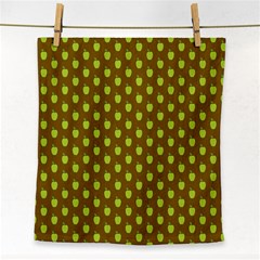 All The Green Apples Face Towel by ConteMonfreyShop